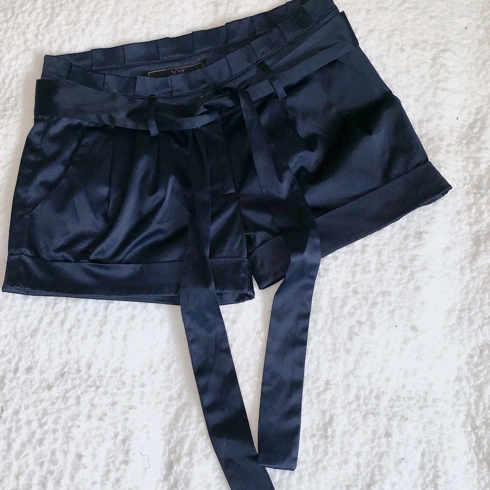 EUC- Forever 21 Silken Belted Ruffle Top Shorts!